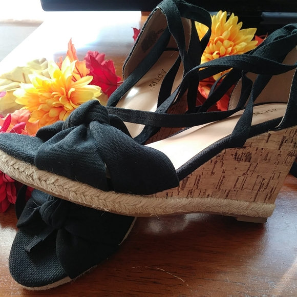 Shoes - Picture 4 of 5